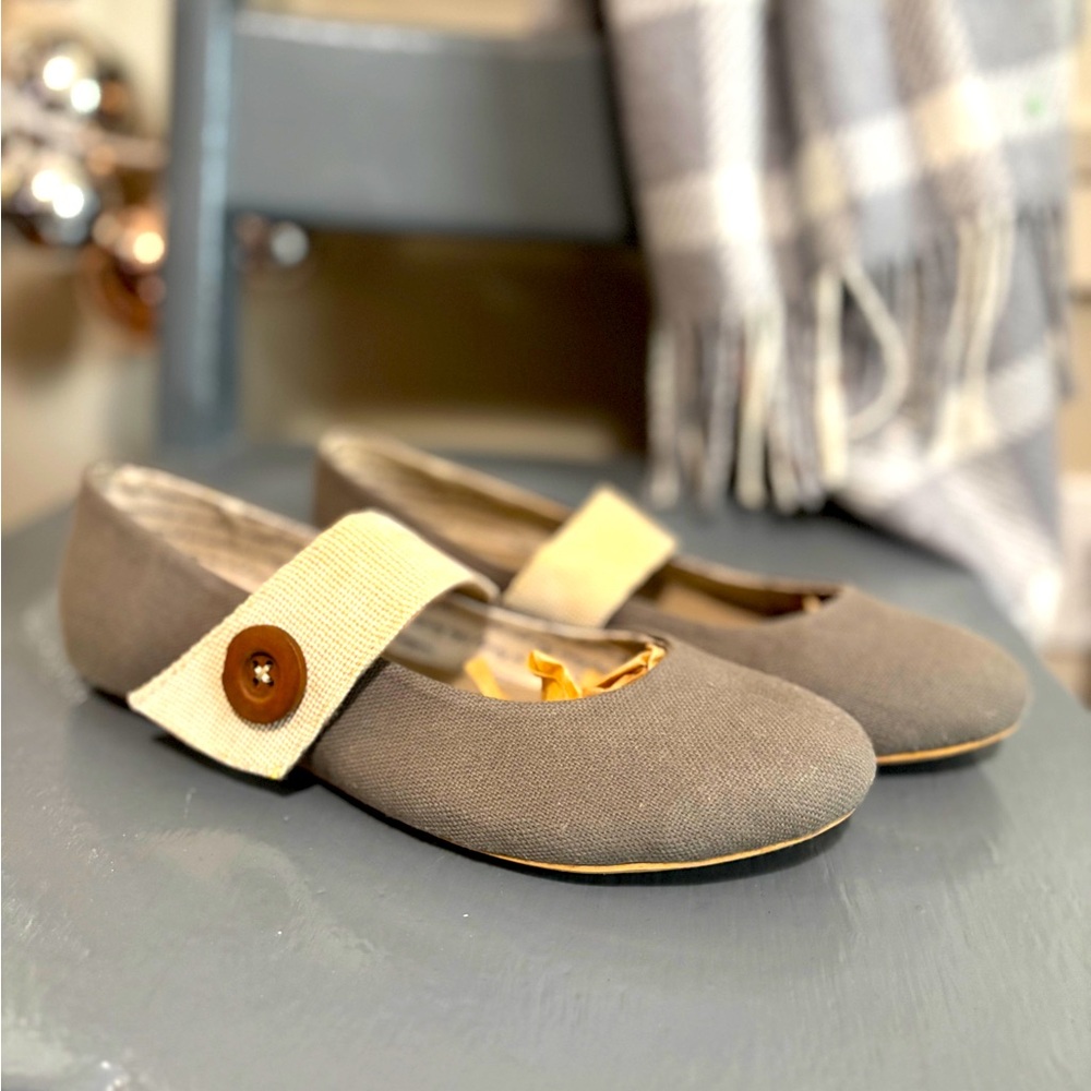 Livid & Luca adult Women's Gray Canvas vintage Mary Jane Flats